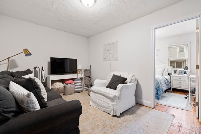Photo - 442 W Fourth St Unit 1