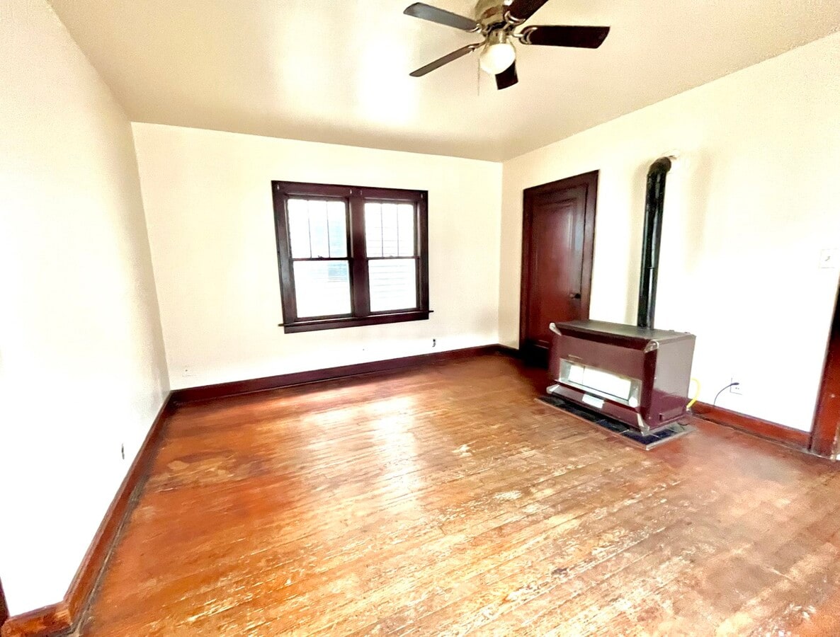 Photo - 213 E Oregon St