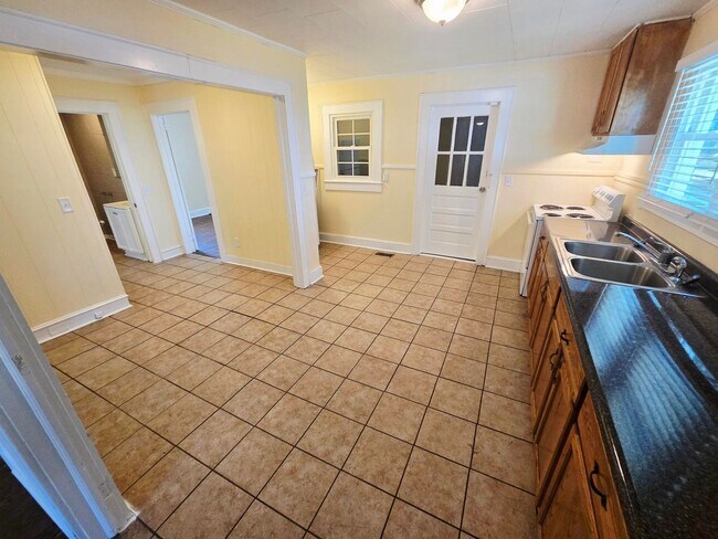 506 Lakeside Ave