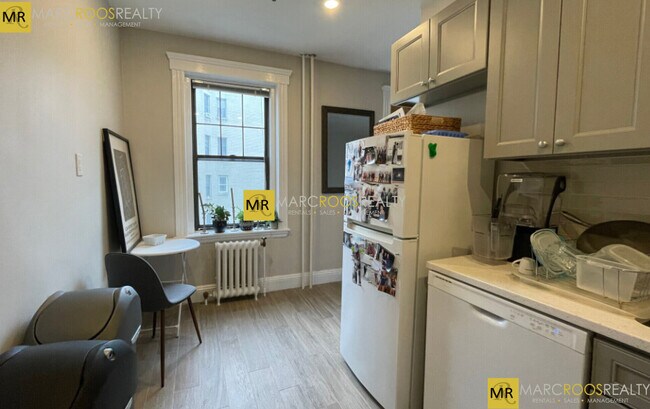 Photo - 370 Chestnut Hill Ave