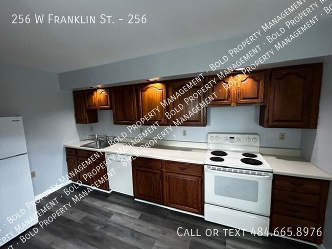 Photo - 256 W Franklin St Apartment Unit 256