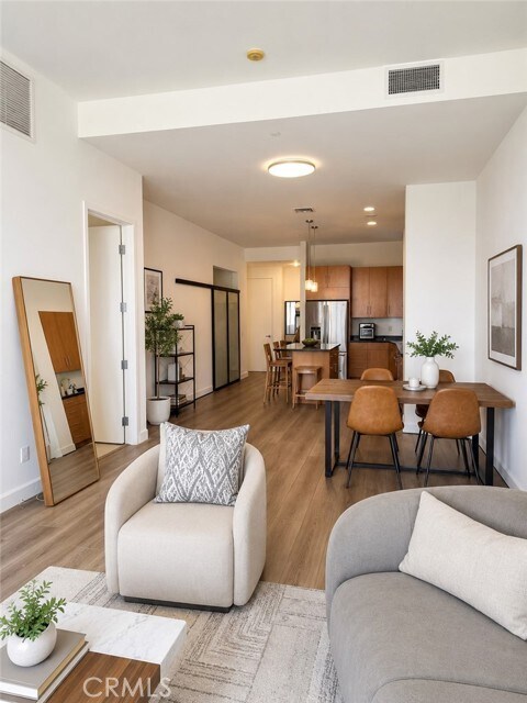 Photo - 3223 W 6th St Unidad 508