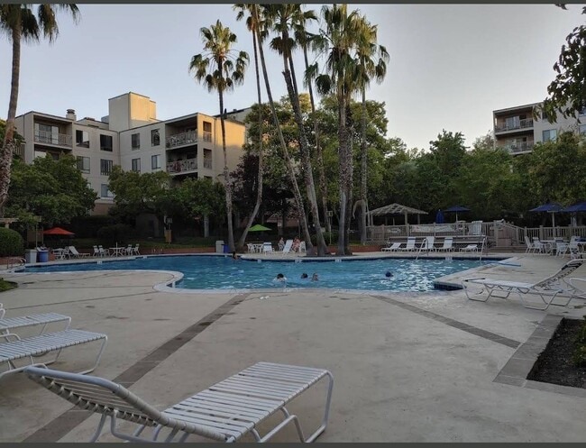 Photo - 340 N Civic Dr Unit 409