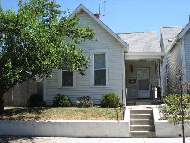 Building Photo - Near Downtown 2 BR home