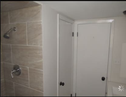 Bathroom - 4821 Columbus Dr Unit Apt1