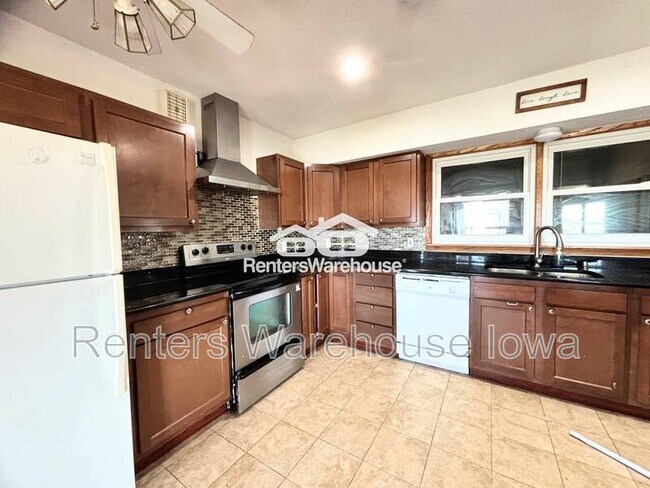 Photo - 410 SW Ordnance Rd