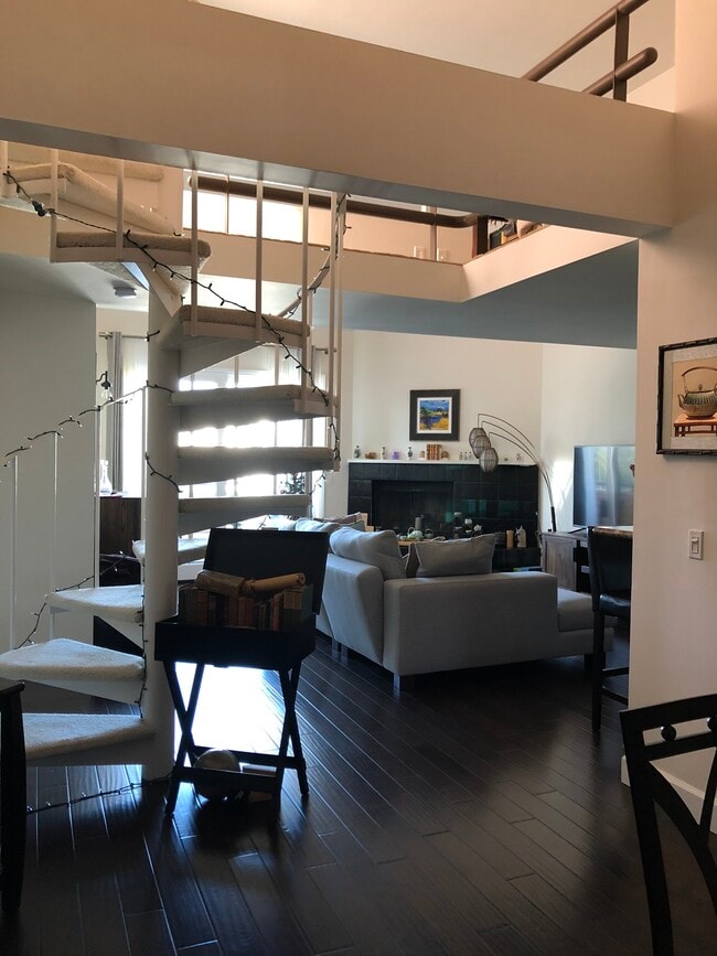 Building Photo - 1808 Manning Ave Unit 302 Rental