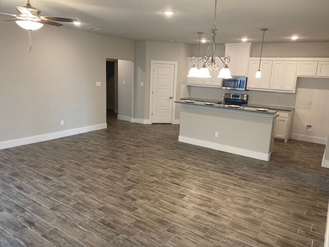 Photo - 3/2/2 Gorgeous Custom Features - GODLEY ISD