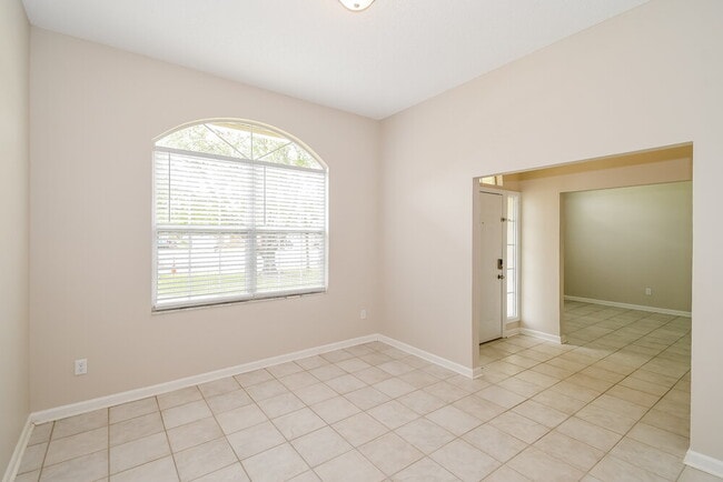 Photo - 821 Richmond Ct