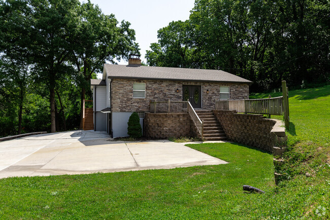 Building Photo - 535 N Lightburne St Rental