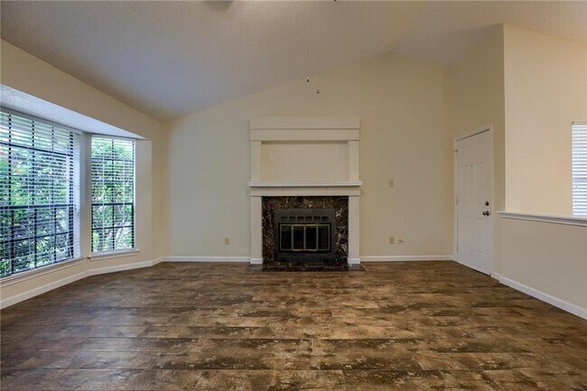 12320 Thompkins Dr