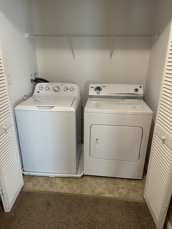 laundry - 575 N Cartwright St Unit #5
