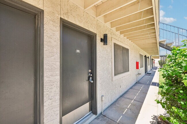5-web-or-mls-N 23rd Ave-S0307-005 - Deer Valley Village Apartments