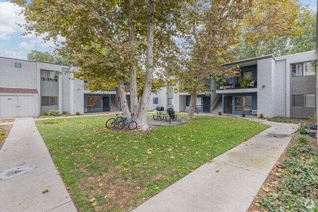 Courtyard - Valle at 9151 Kenwood