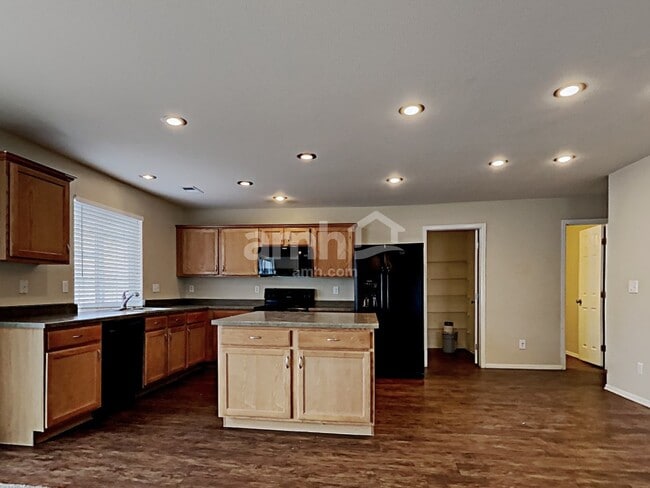 Photo - 20017 March Dr