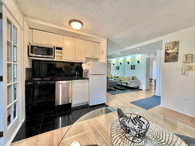 Photo - 150 W 51st St Condo Unit 808