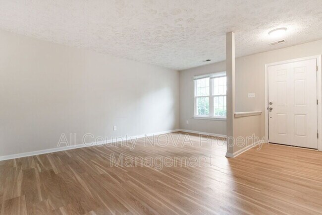 Photo - 17 Heather Ln