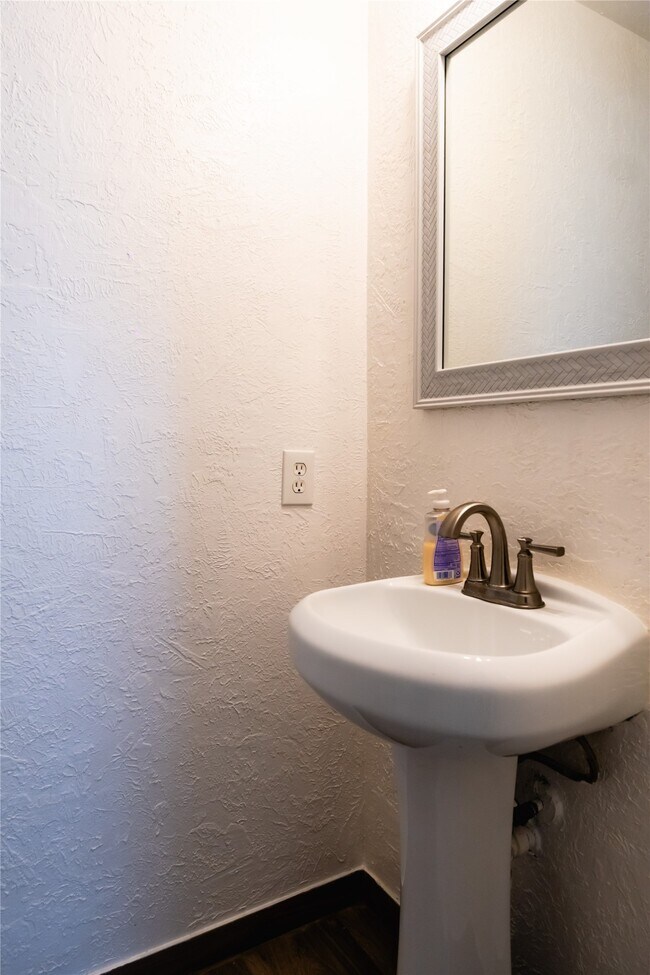 Photo - 3807 Gardenia Bend