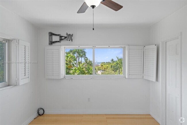 Building Photo - 2539 Bayshore Dr Unit PH2F Rental