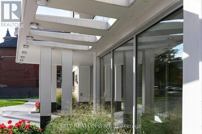 Photo - 276 St George St Unit 903