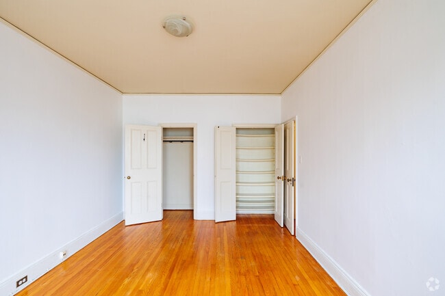 Spacious Bedroom with His & Her - 214 York Queen