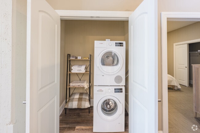 2BR, 2BA - 1,050SF In-Unit Laundry