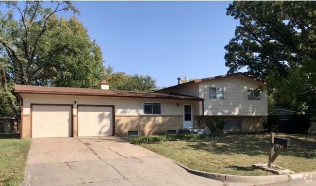 Building Photo - 4 bed / 1 bath 2 car garage home available...