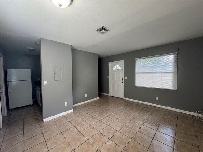 Building Photo - 1132 NW 4th Ave Unit 1