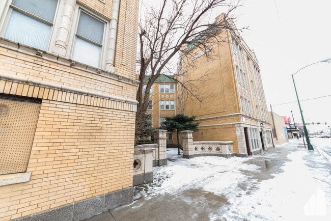 4255 W Addison St Unit 85-1A