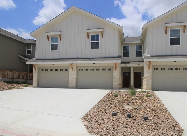 Photo - 3/2.5/1.5 Fourplex with Granite Countertops, 9ft Ceilings, Fridge, Washer, Dryer / NBISD