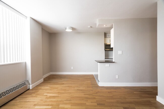 Building Photo - 190 Jameson Ave Unit 701