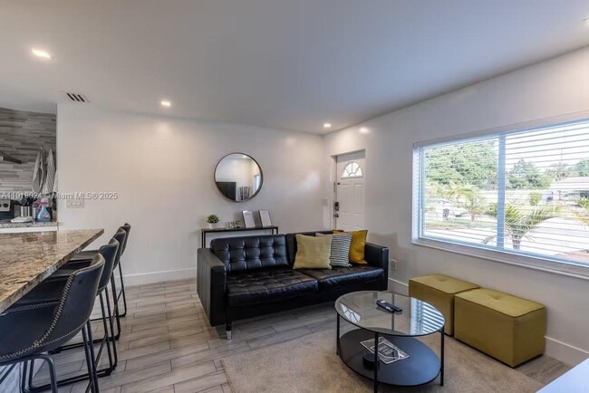 Photo - 5841 NE 3rd Ave