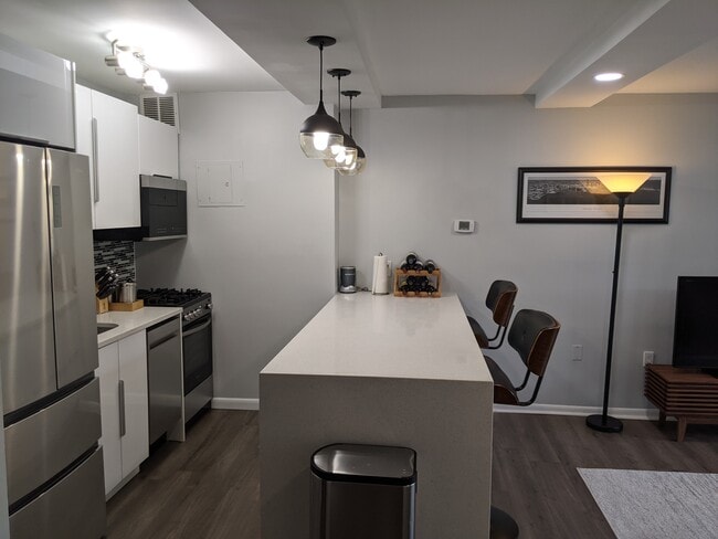 Kitchen - 2500 N Van Dorn St Unit 510