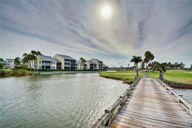 Photo - 5565 NE Gulfstream Way