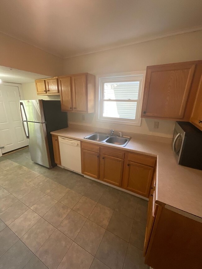 Photo - *2027* 4 Bed House!! Great Spot!!