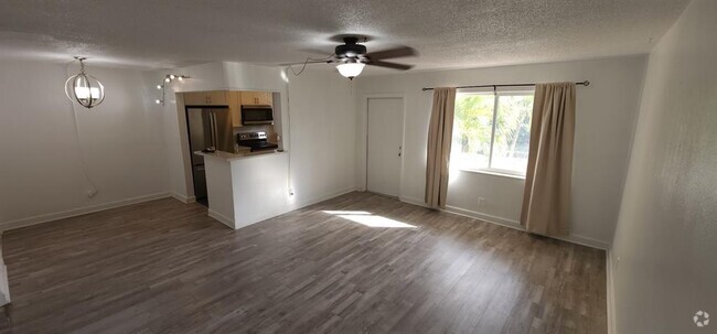 Building Photo - 3061 NE 49th St Unit 10 Rental