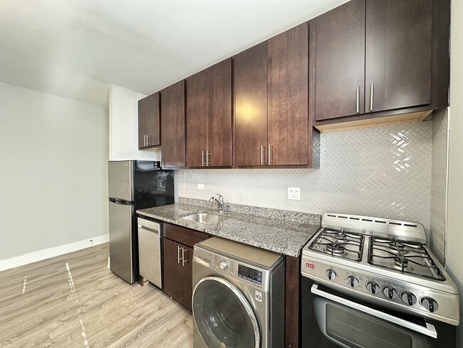 Photo - 533 W Belden Ave Unit 403B