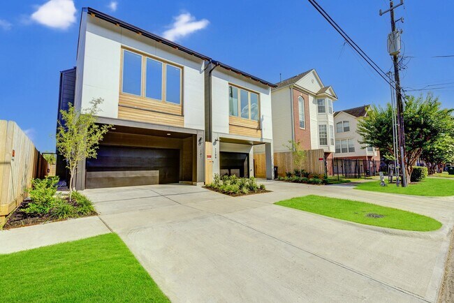 Building Photo - Modern luxury home in well established inn...