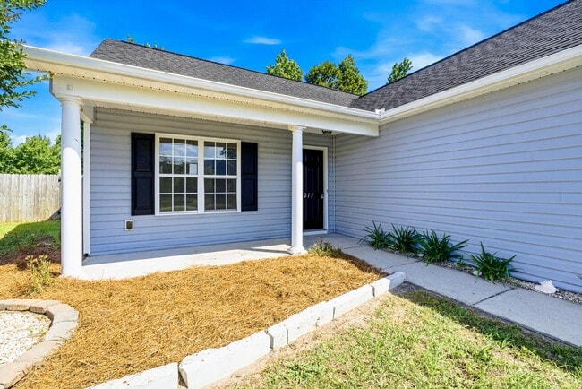 Photo - 215 Gardenview Ct NE