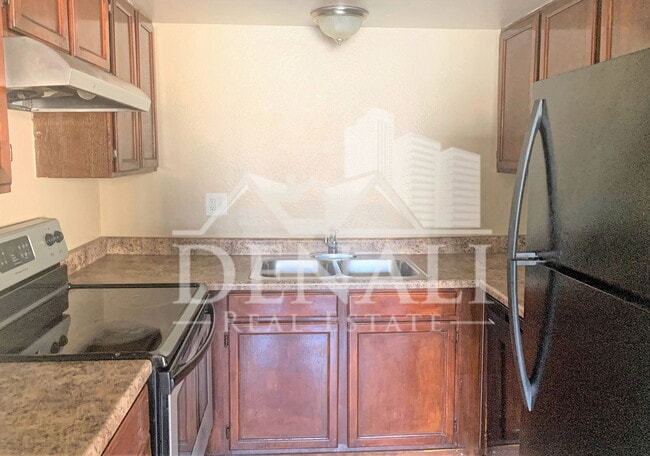 Building Photo - 2804 N 43rd Ave Unit D