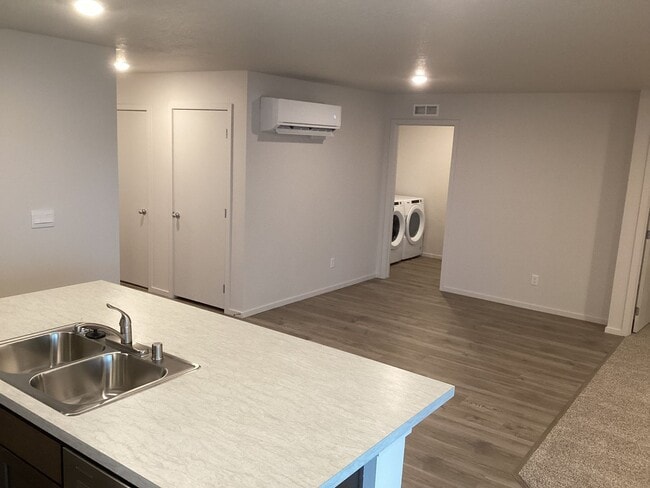Photo - Gorgeous Newly Built House!! #1470