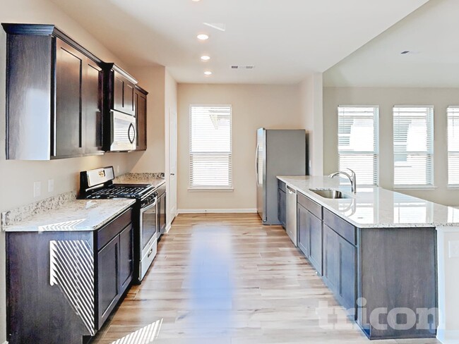 Photo - 900 Clark Dr