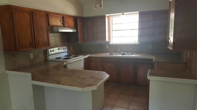 Photo - 4620 Tennyson St