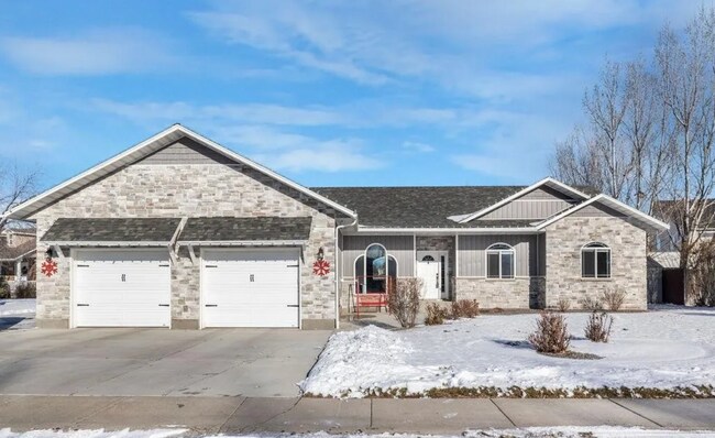 Building Photo - 304 Palomino Dr Unit House