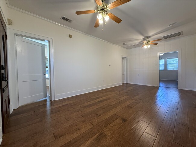 Photo - 1011 Nadine St