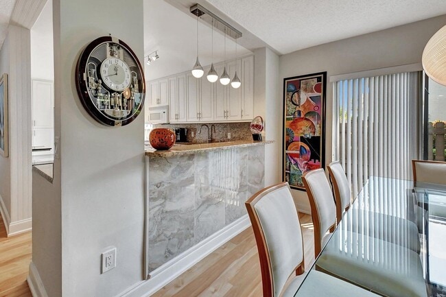 Photo - 11 Southport Ln Unit A