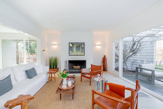 Photo - 1 Cow Hill Ln