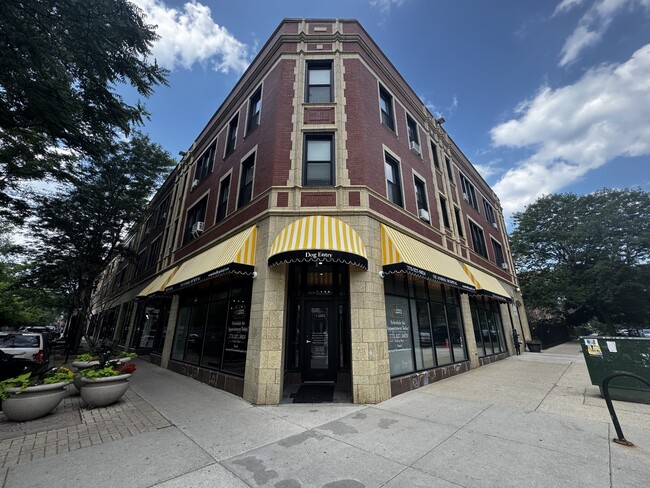Building Photo - 1344 W Lunt Ave Unit 305 Rental
