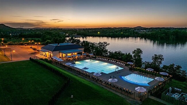 Photo - 2024 Albatross Way