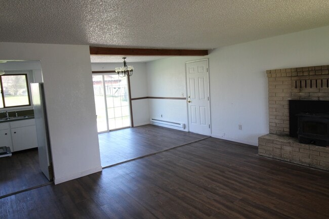 Photo - 4831 Darwin Pl